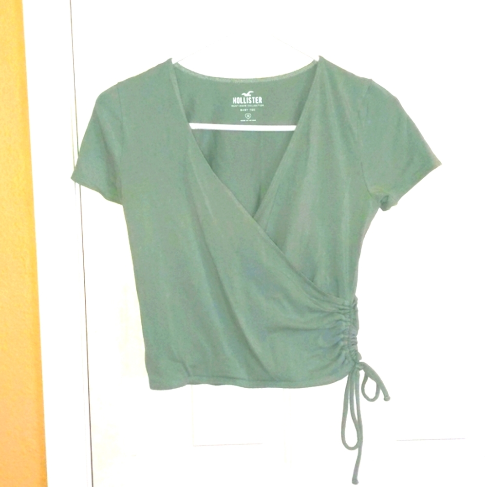 Hollister Green Baby Tee l Criss Cross Side Cinch